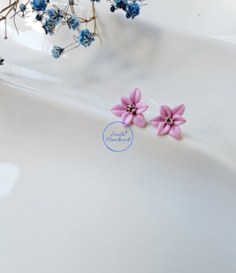 Auskarai su lelijomis Auskarai su lelijomis