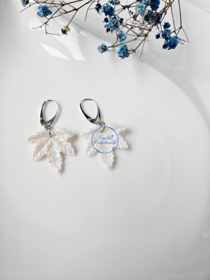 Auskarai balti lapai