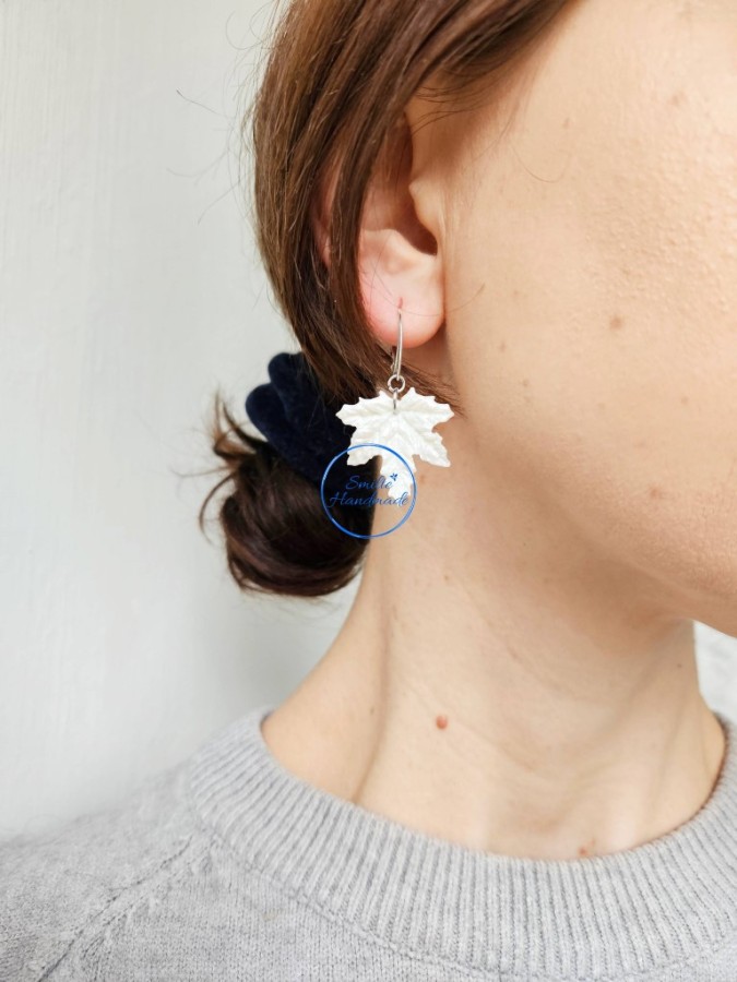 Auskarai balti lapai