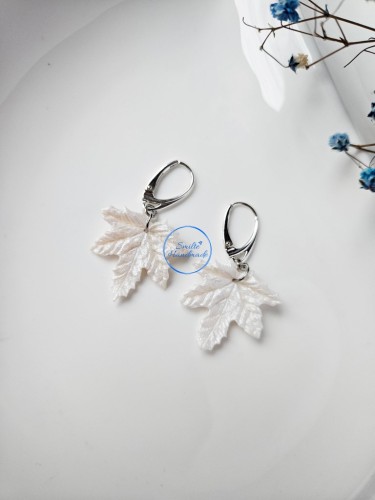 Auskarai balti lapai