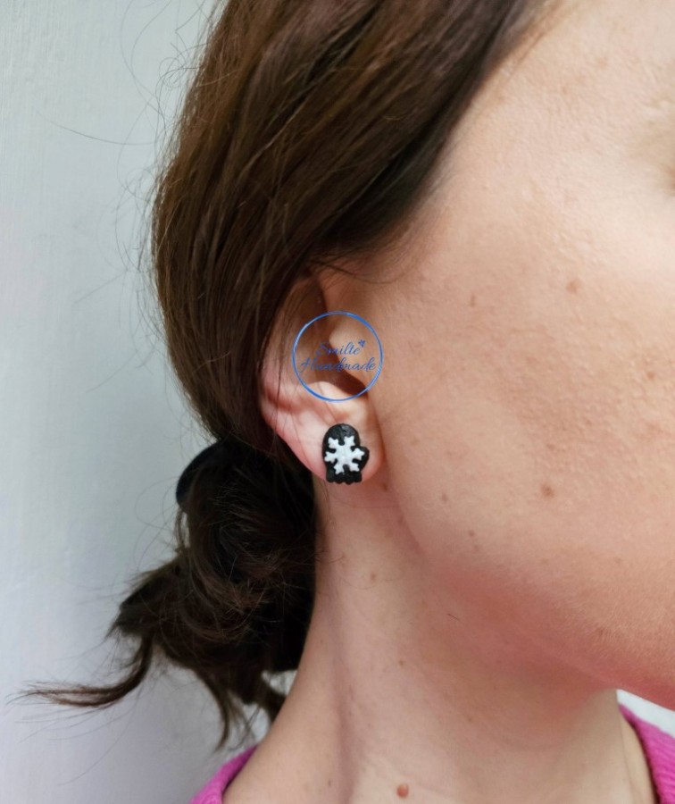 Auskarai juodos pirštinės