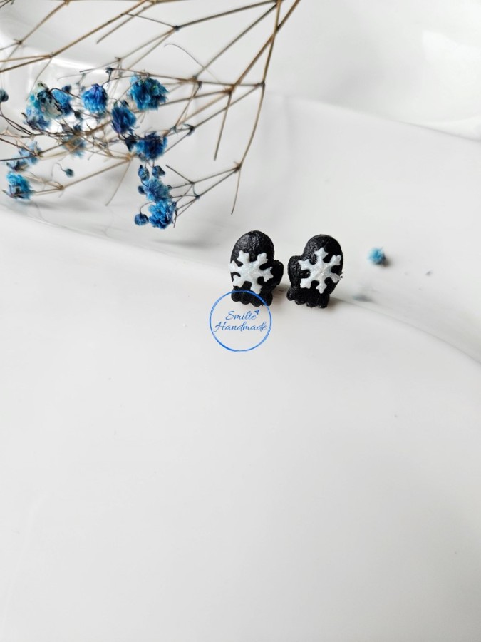 Auskarai juodos pirštinės