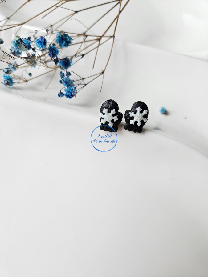 Auskarai juodos pirštinės