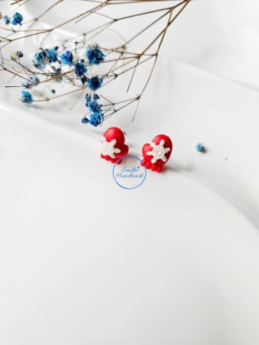 Auskarai raudonos pirštinės