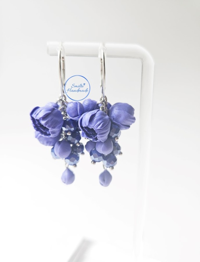 Auskarai su mėlynais bijūnais