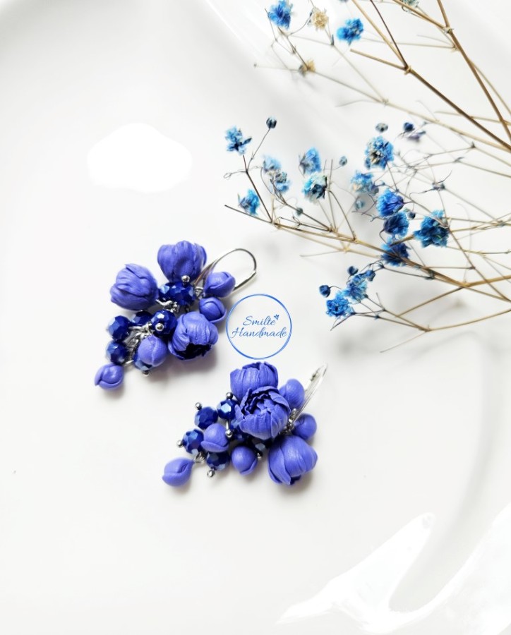 Auskarai su mėlynais bijūnais