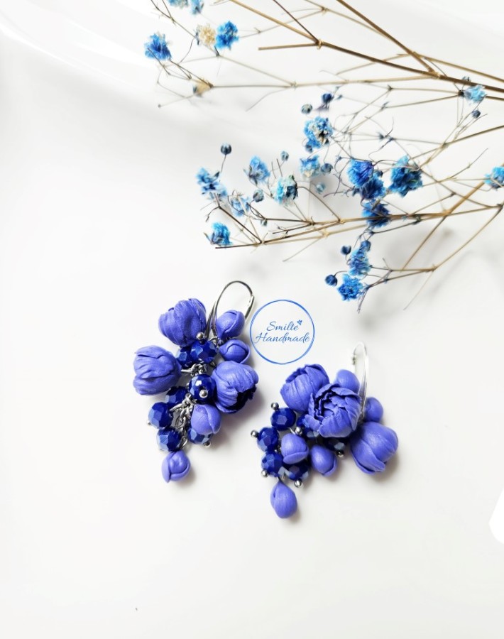 Auskarai su mėlynais bijūnais