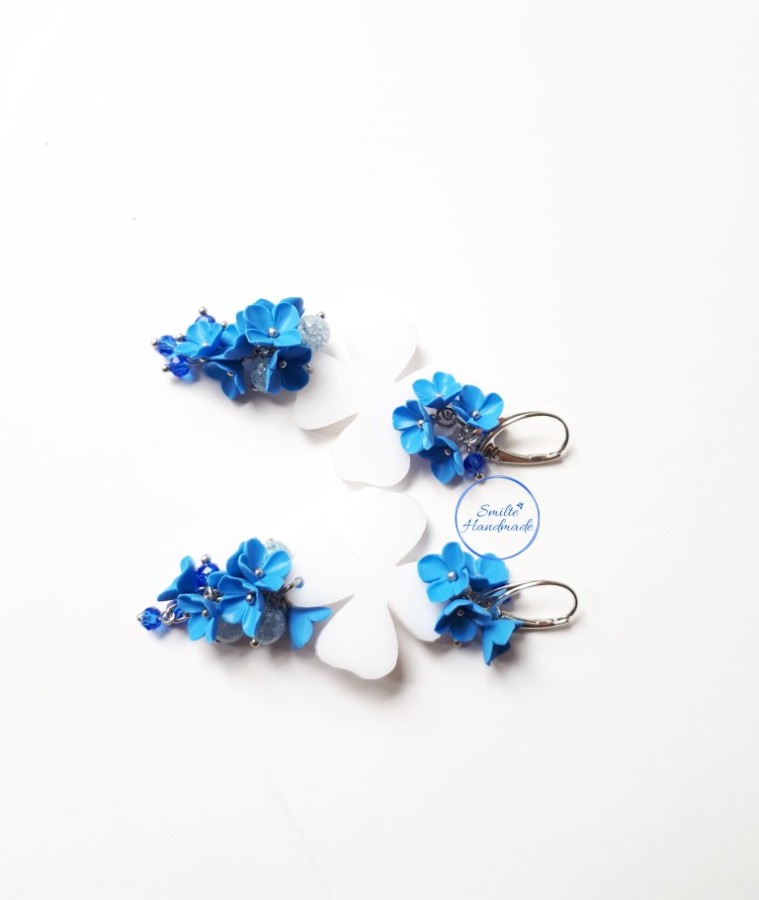 Ilgi auskarai su mėlynomis gėlėmis