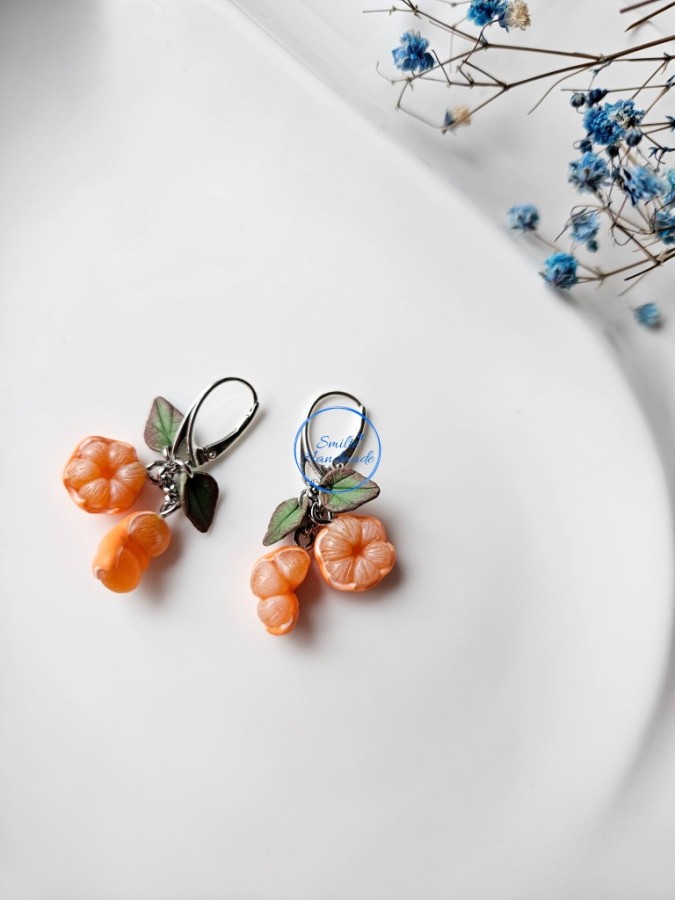 Kabantys auskarai mandarinai