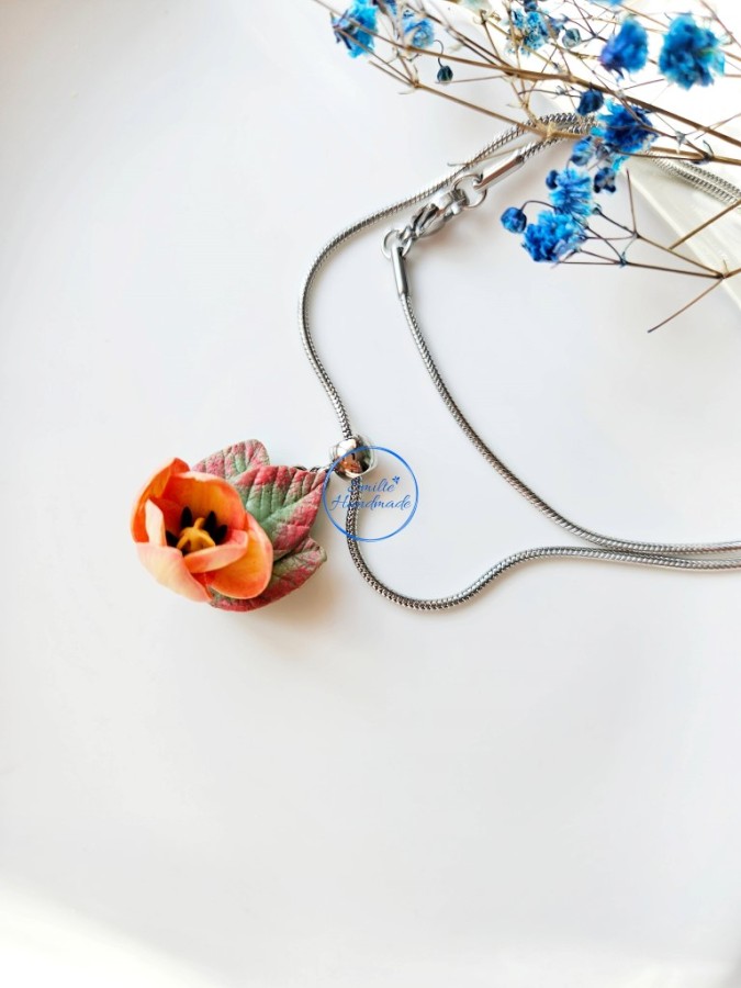 Kaklo papuošalas tulpė