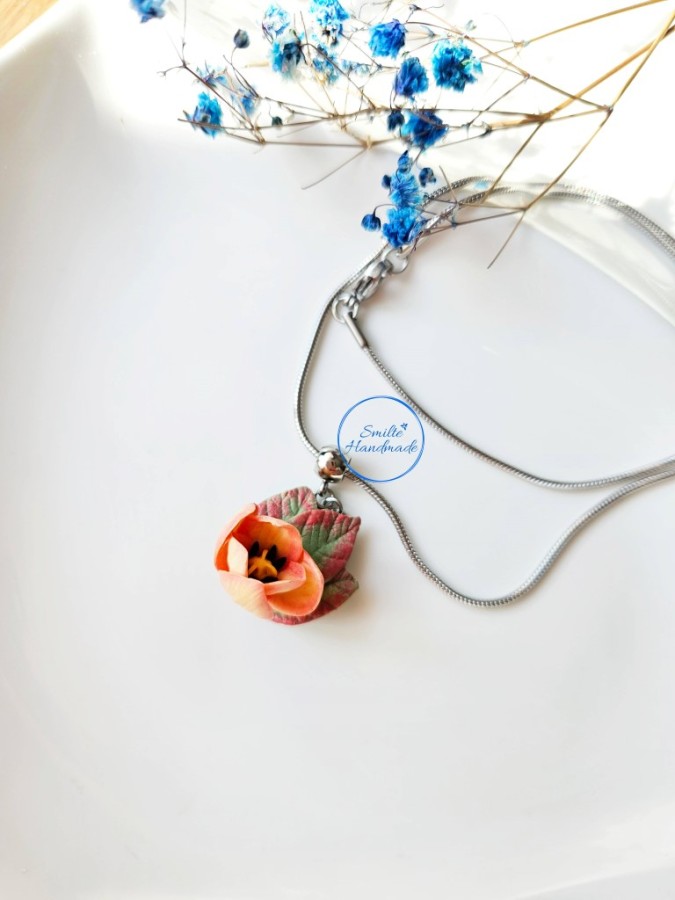 Kaklo papuošalas tulpė