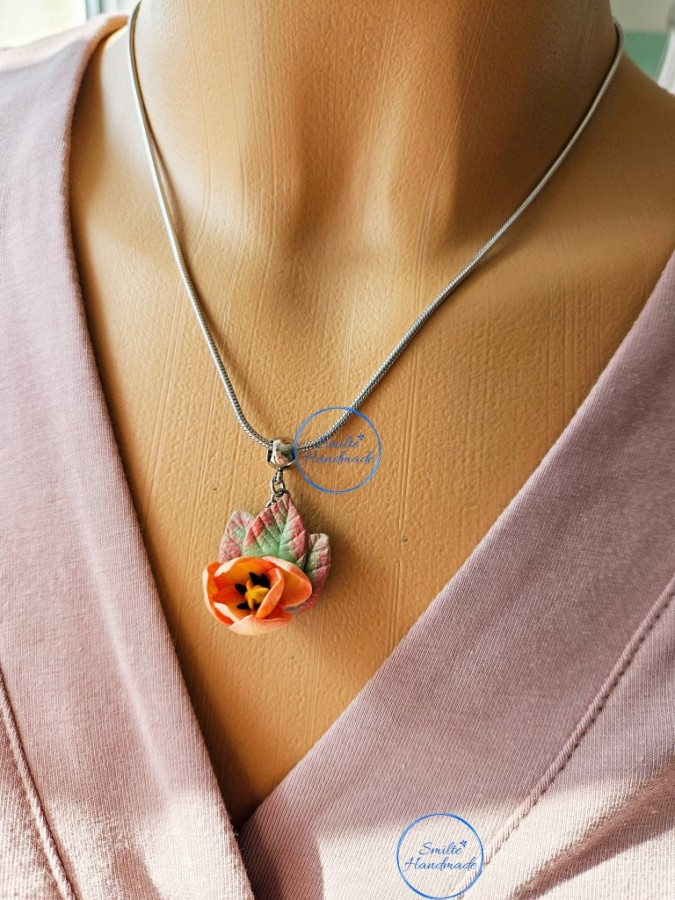 Kaklo papuošalas tulpė