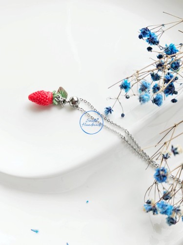 Kaklo papuošalas žemuogė