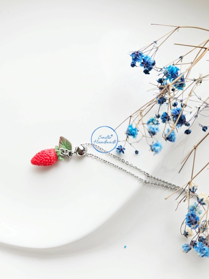 Kaklo papuošalas žemuogė