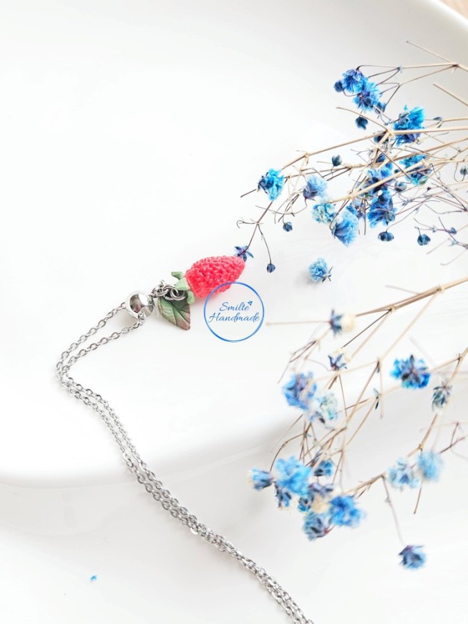 Kaklo papuošalas žemuogė