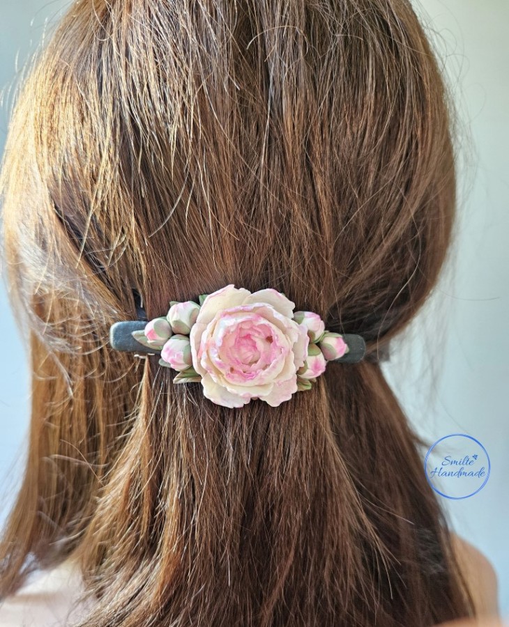 Plaukų segė su bijūnais