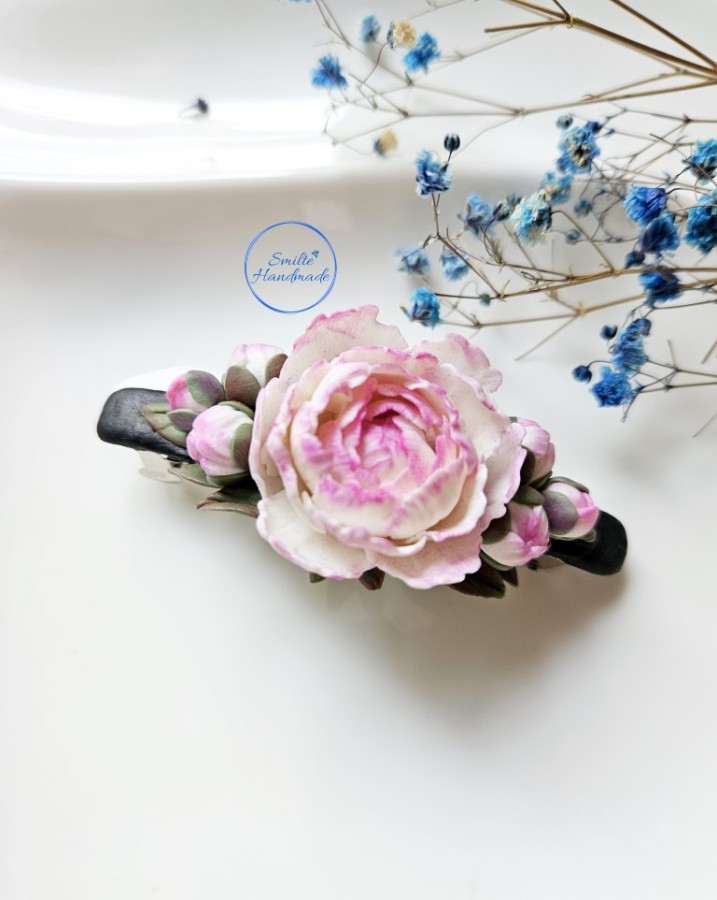 Plaukų segė su bijūnais