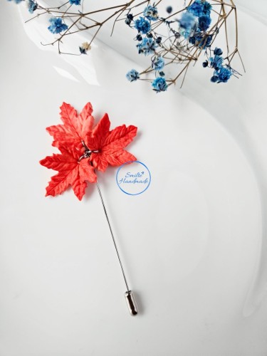 Segė su klevo lapais