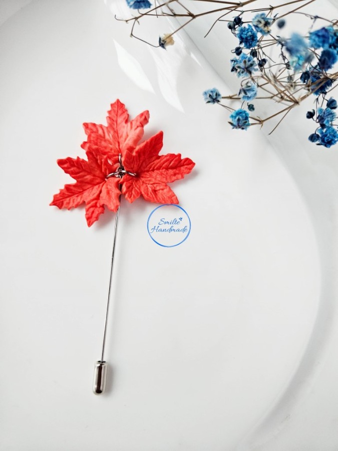 Segė su klevo lapais