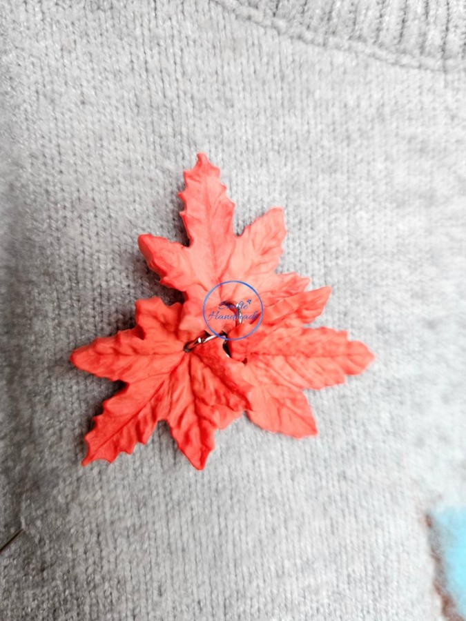 Segė su klevo lapais